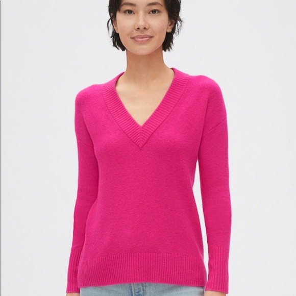 GAP Sweaters - GAP Boucle V-neck sweater